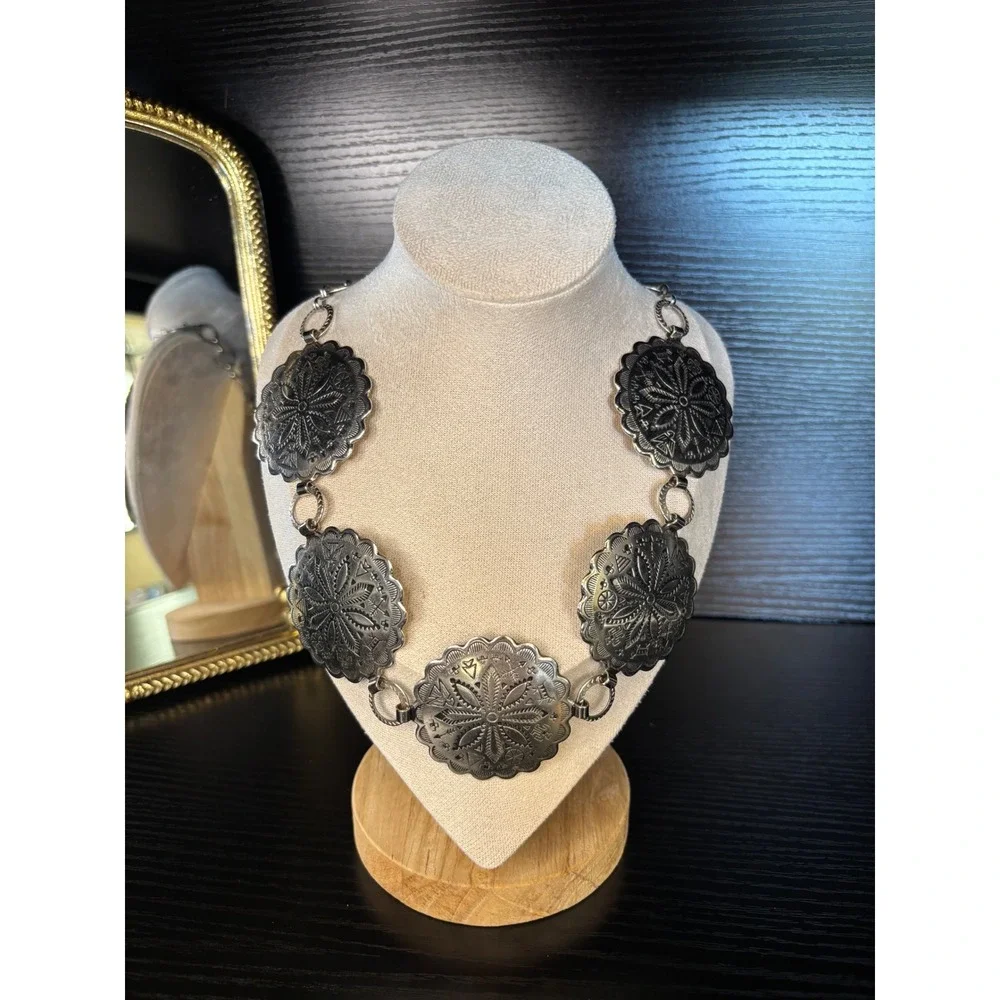 Vintage Silver Tone Southwestern Stamped Concho NecklaceScalloped Medallion Boho